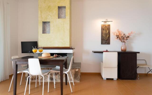3 Aktes Resort