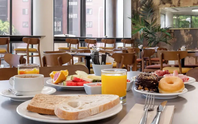 Holiday Inn Madrid-piramides