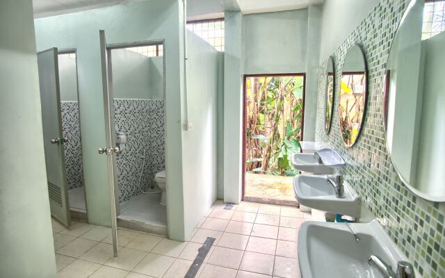 Hugs Guesthouse