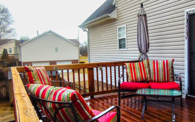 Pet-friendly Clarksville Home w/ Backyard!