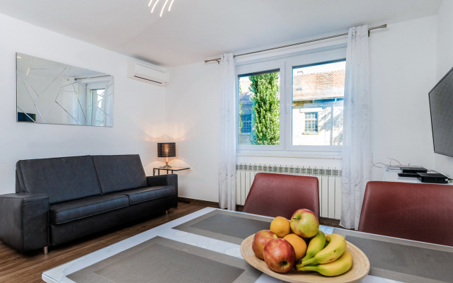 Modern 2bdr Apartment in Old Town- Best Location