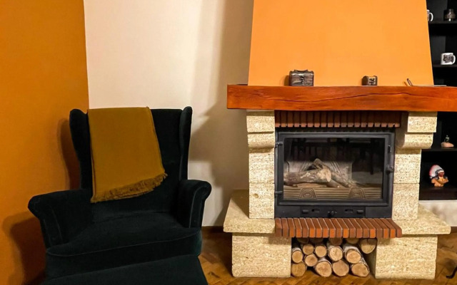 Central apartment w/ fire place - ground floor