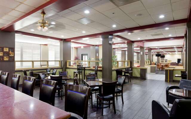 Clarion Hotel Detroit Metro Airport