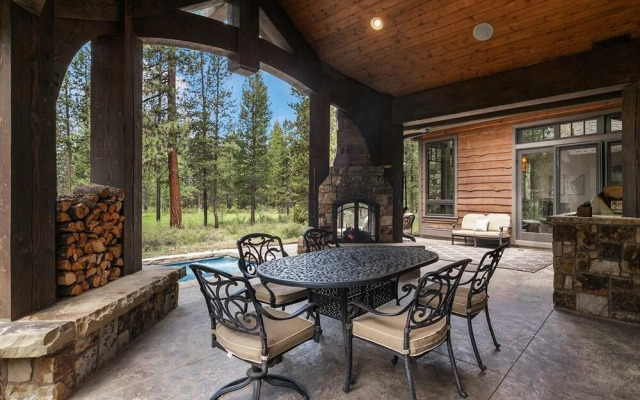 Sable Rock Manor