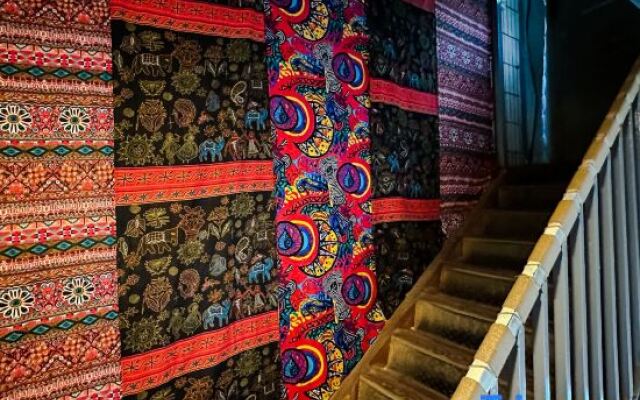 C'est La Vie Youth Hostel