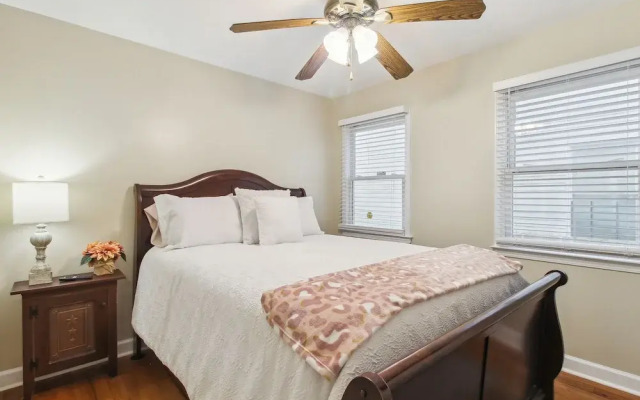 Savannah Home w/ Patio & Grill ~ 2 Mi to Downtown