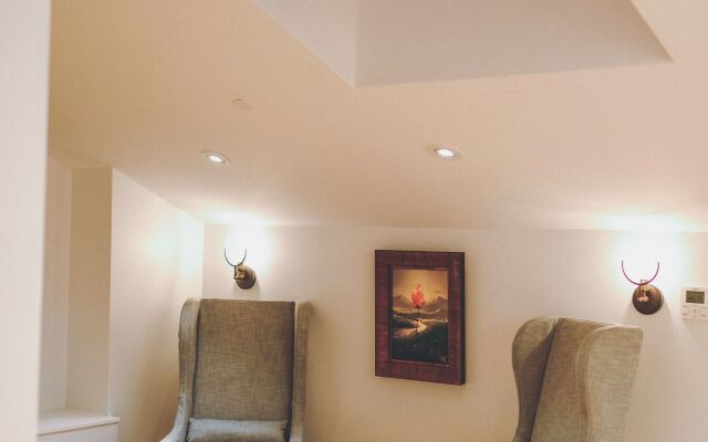 Royal Frenchmen Hotel and Bar