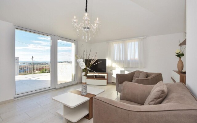 Nice Home in Podstrana With Wifi and 4 Bedrooms