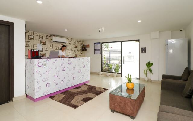 Tipsyy Inn Suites 007