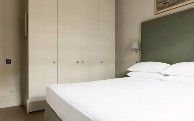 Southwell Gardens II by Onefinestay