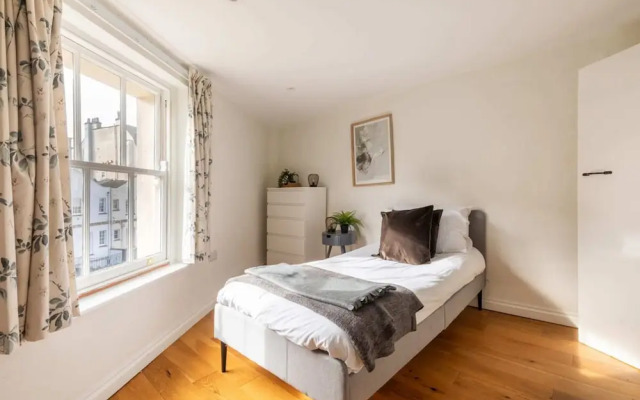 Bright & Quirky 3BD Home - Wellington Terrace!