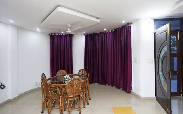 FabHotel Raj Inn Golf City