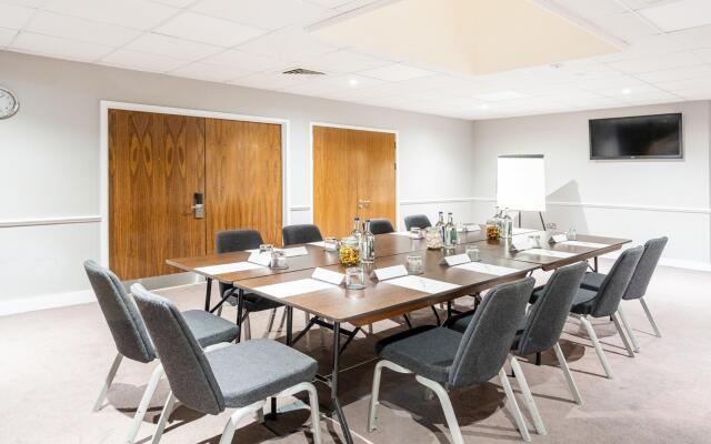 Holiday Inn London - Luton Airport by IHG