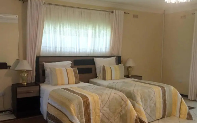 Guesthouse With Green Garden and Pool - 2102