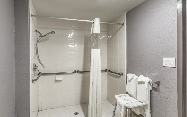 Quality Inn I-10 East near Frost Bank Center