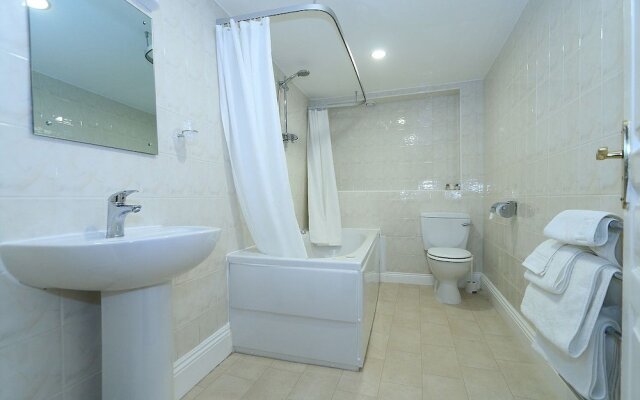 Centre of Britain Hotel & Restaurant