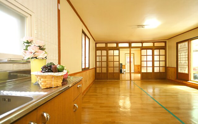 Gapyeong Ihwachon Pension