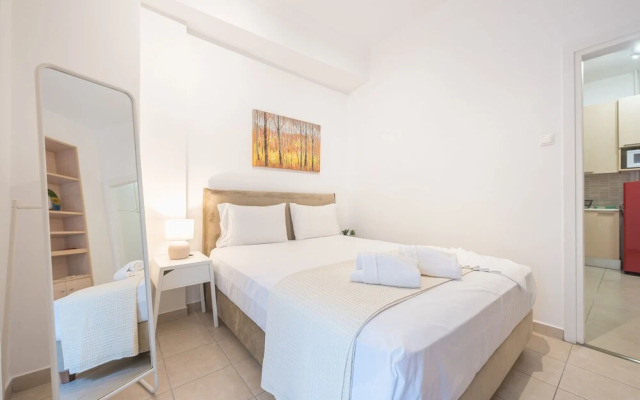 Elegant Koukaki Studio by Cloudkeys