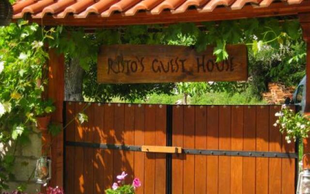 Ristos Guest House