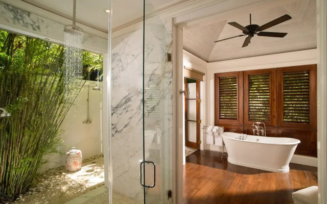 Round Hill Hotel And Villas