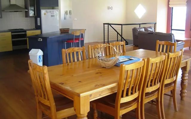 Whispering Seas @ Crescent Head