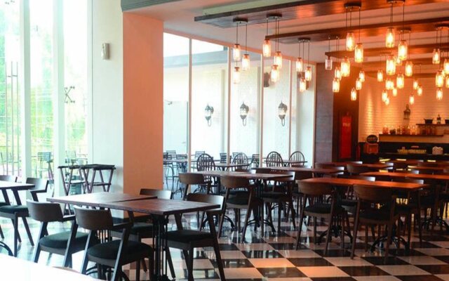 Luminor Hotel Jemursari by WH