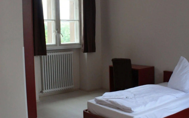 PLUS BERLIN Hotel & Hostel