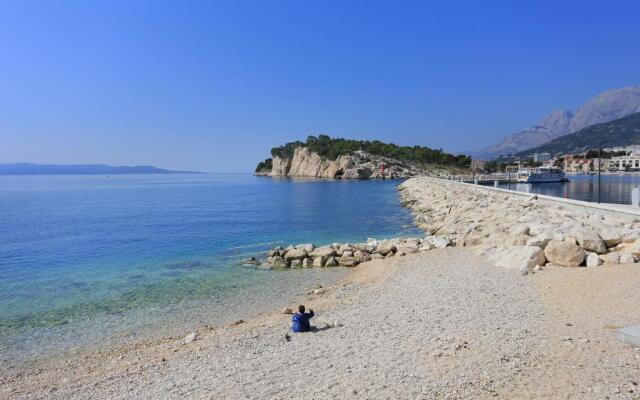 Apartments with WiFi Makarska - 19038
