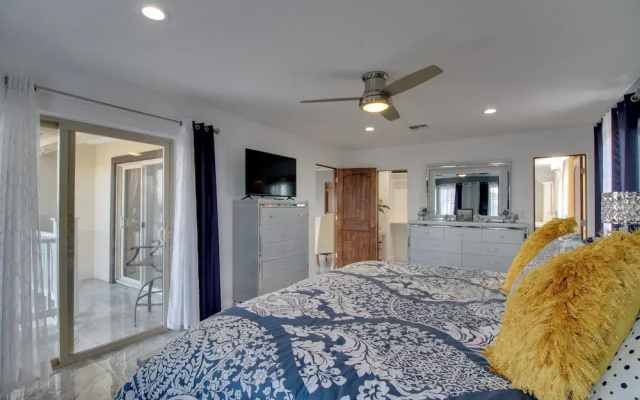 3 Mi to Rio Grande: Albuquerque Home w/ Balcony