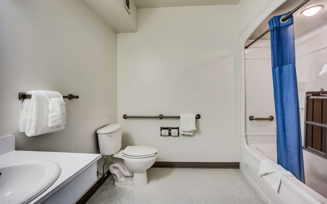 Motel 6 Red Deer, AB