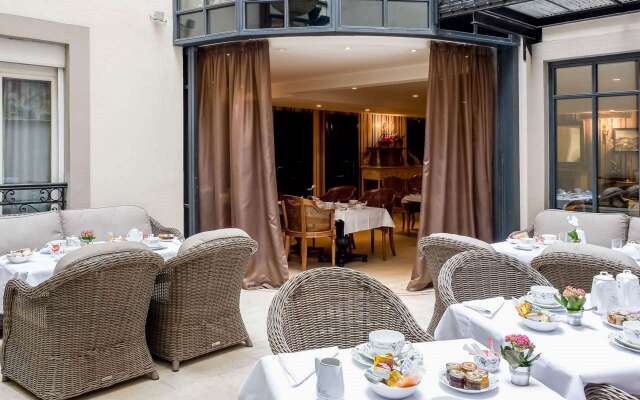 Hôtel Chateaubriand Champs Elysées