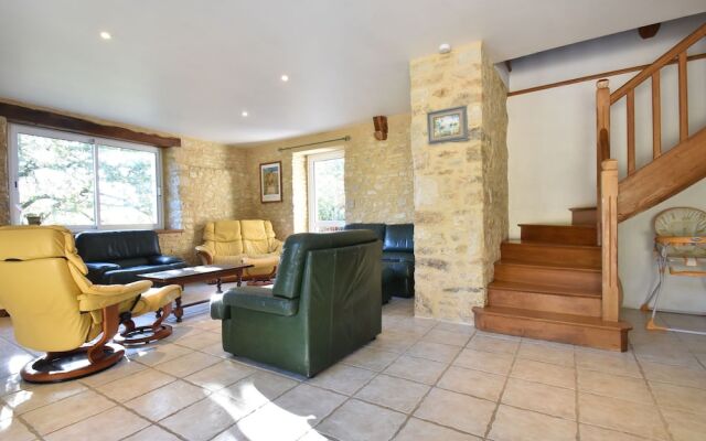 Modern Holiday Home in Florimont-Gaumier with Private Pool