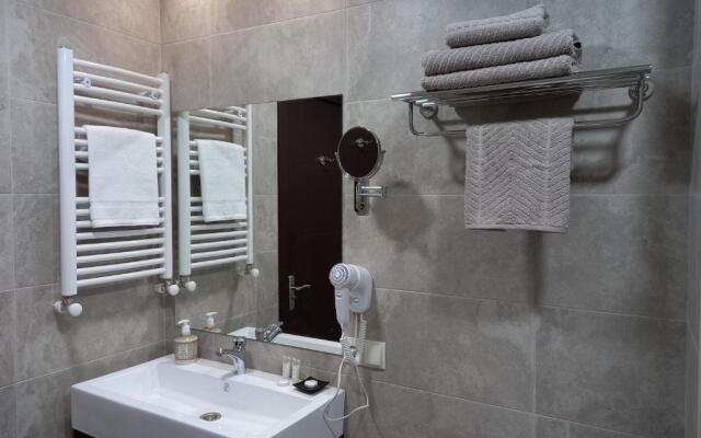 Bakuraini Crystal Loft 406