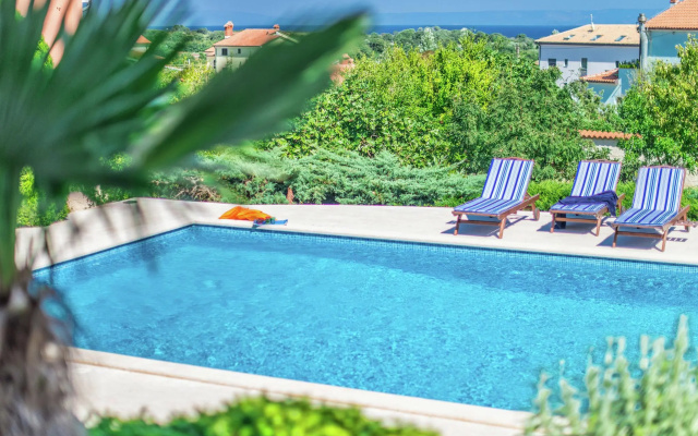 Spacious Detached Villa with Pool near Pula with sea View
