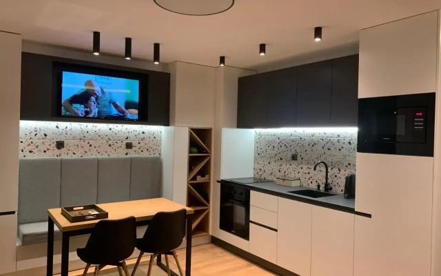 Luxurious One Bedroom Studio In Top Center