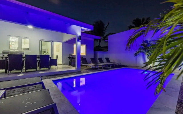 NEW 5BR Villa w Privatepool 3min to Eagle Beach