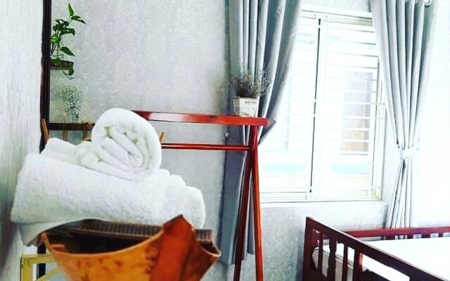 Sampan House
