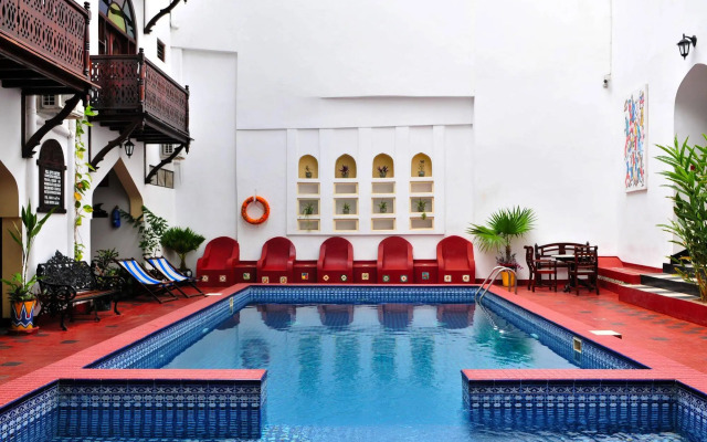 Dhow Palace Hotel