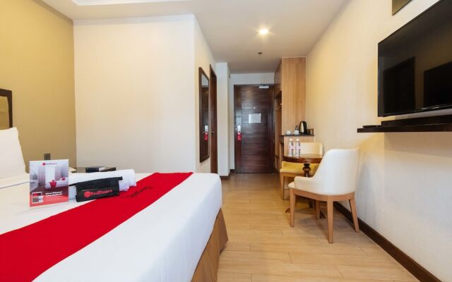 Aura One Hotel by RedDoorz