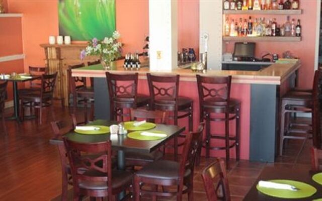 Smugglers Cove Inn
