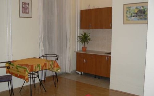 Árbi Apartman Hotel