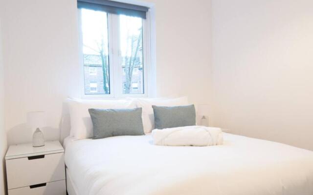 *NEW* Central Derby Apt, with Parking - Sleeps 6