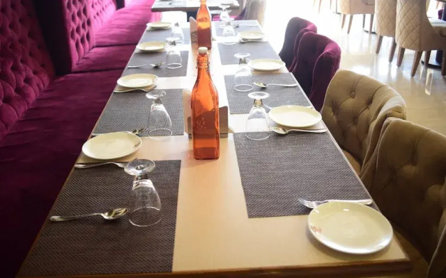 Hotel Naveen Continental @ 2Minutes Walk From Zero Road Bus Stand