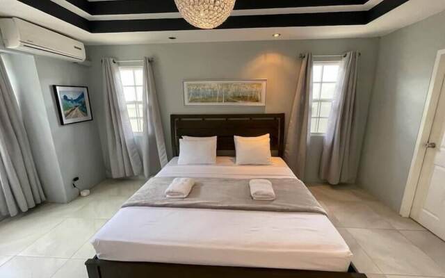 Pool and Jacuzzi Vacation Home