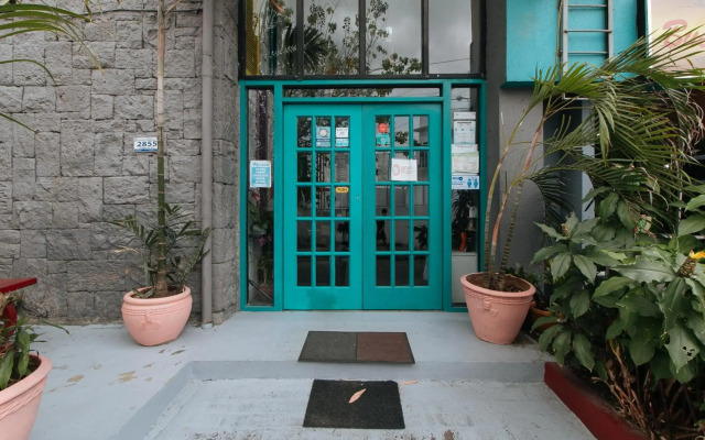 RedDoorz Plus @ Danlig Street Makati