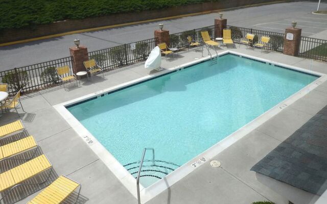 Fairfield Inn & Suites Roanoke North