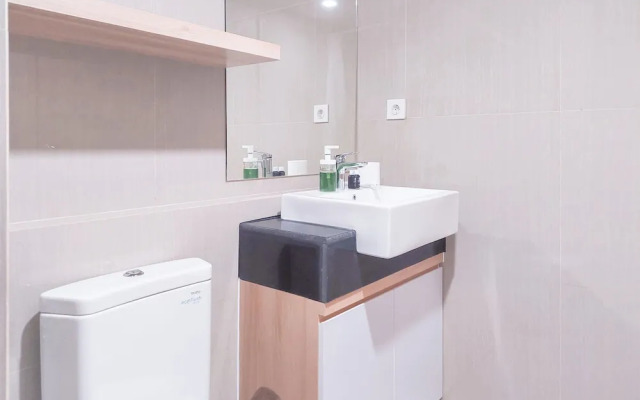 Modern Look 1Br Without Living Room At Bintaro Embarcadero Apartment