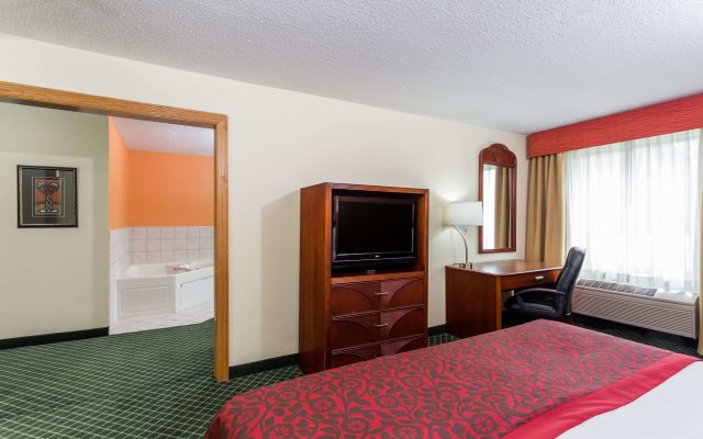 Days Inn & Suites by Wyndham Bloomington/Normal IL