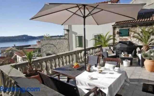 Grand Terrace Sea View Apartments