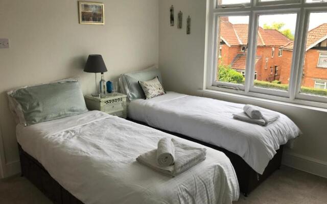 Rie's Retreat - The Emerald room